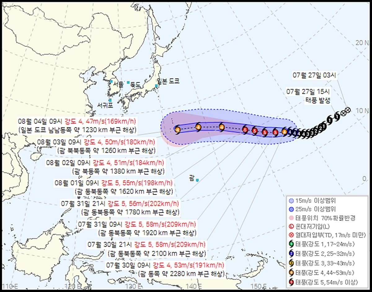 기상청이 30일 오전 10시에 발표한 13호 태풍 '돌핀'의 예상 이동경로. 태풍 이름인 돌핀은 홍콩에서 제출한 이름으로 돌고래를 의미한다. / 기상청 제공