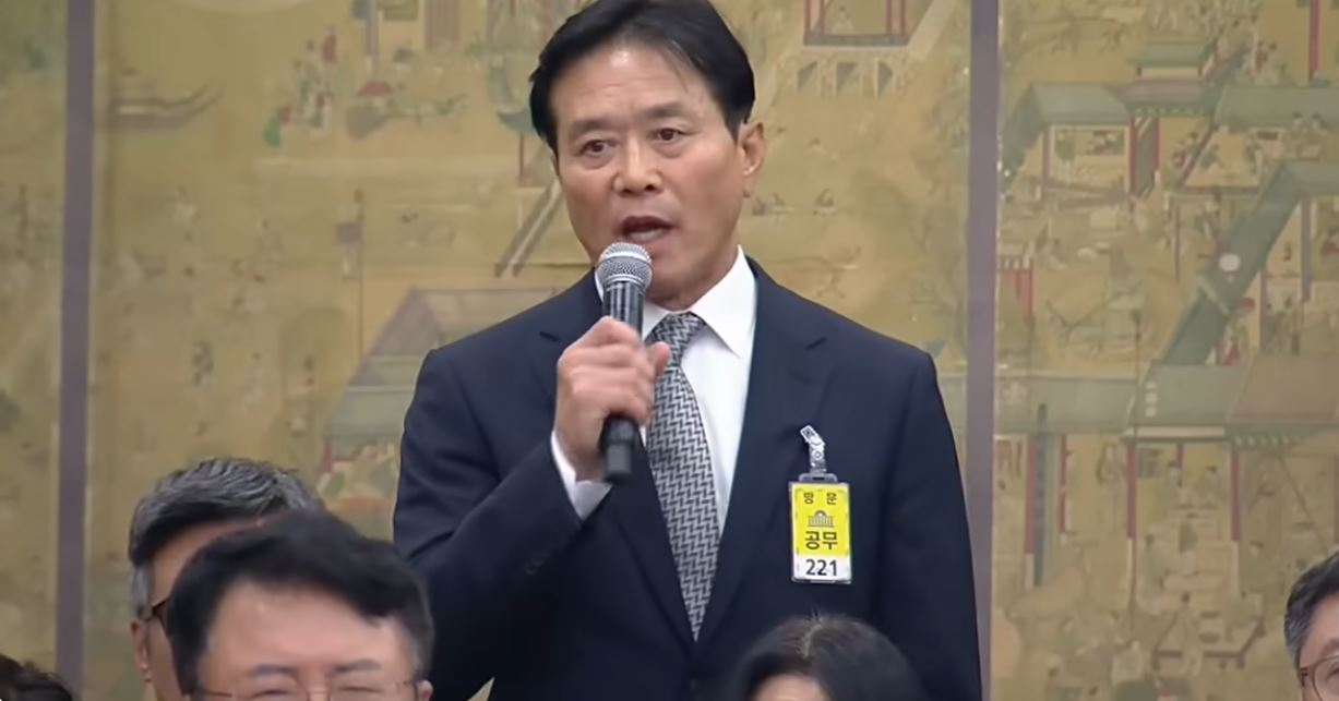 “거기는 끼지 마시고”…축구 청문회서 주머니 손까지, 말 나온 '축협 핵심 인물'