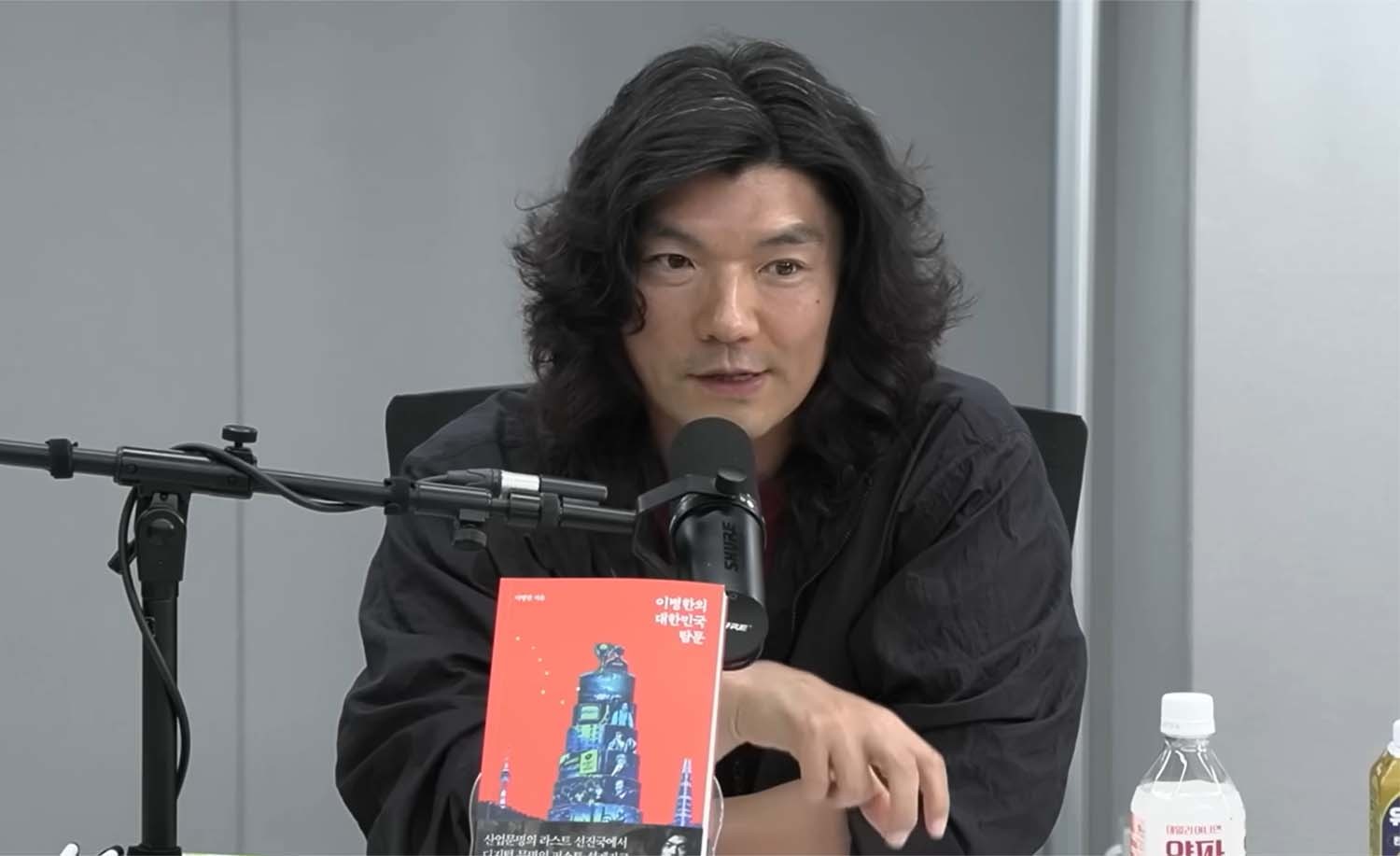 '베스트셀러 1위' 유명 한국 작가... 믿기지 않는 의혹으로 떠들썩