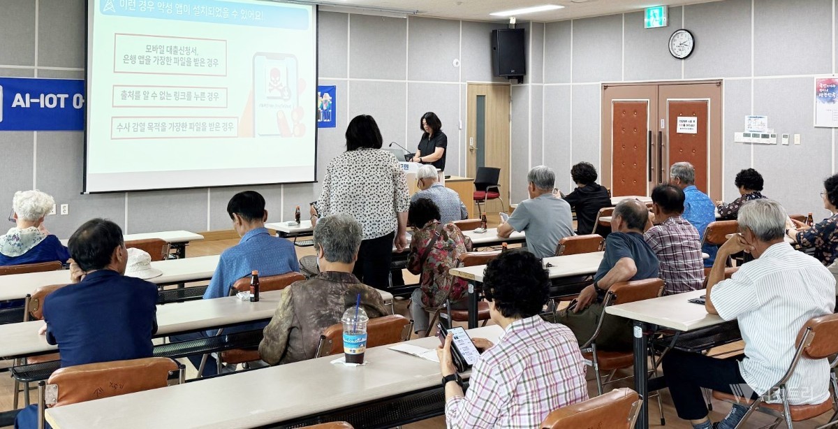 곡성군, 어르신 디지털 역량 높인다…AI·IoT 건강관리 연계 스마트폰 교육 호응