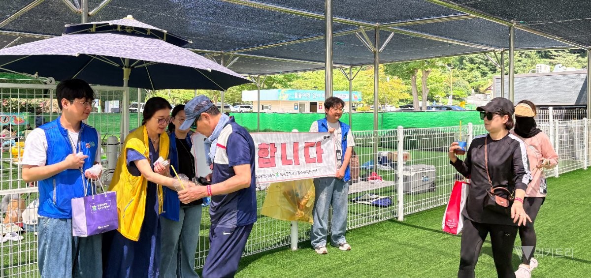 함평군청소년상담복지센터·학교밖청소년지원센터(센터장 구태림)는 여름방학을 맞아 청소년들의 심리·정서적 건강을 지원하고 상담 접근성을 높이기 위해 '무더위 속 내 마음 돌보기'를 주제로 여름 아웃리치를 추진한다. / 함평군청소년상담복지센터
