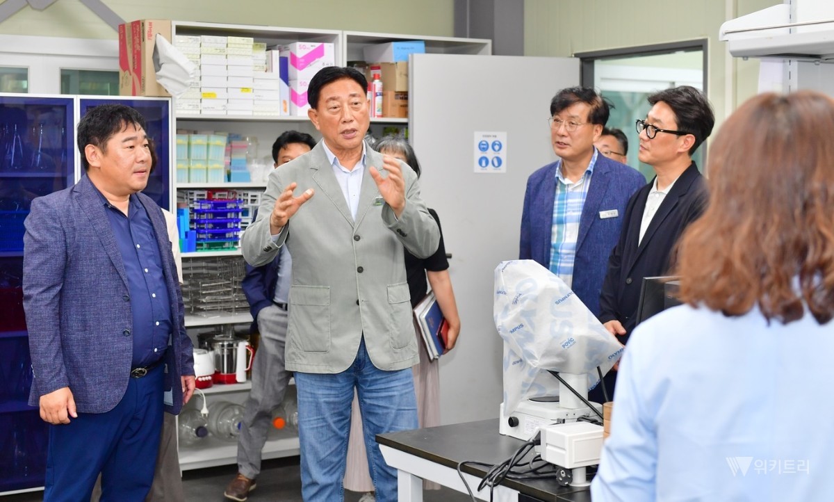 장성군은 지난 28일 남면에 위치한 바이오 벤처기업 ㈜현농을 직접 방문해 청년 및 농업의 미래 설계를 위한 심도 있는 논의를 진행했다. / 장성군