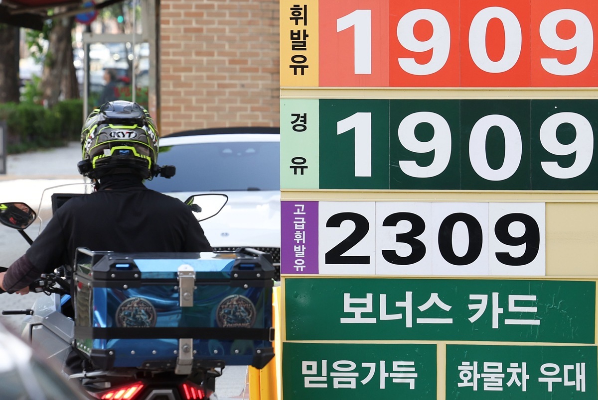 주유소 기름값 11주째 하락…1일 전국 평균 휘발유, 경유 가격은?
