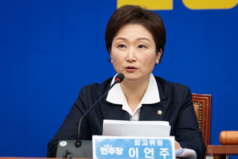 이언주 더불어민주당 의원이 지난 3월 16일 서울 여의도 국회에서 열린 최고위원회의에서 모두 발언을 하고 있다. / 뉴스1