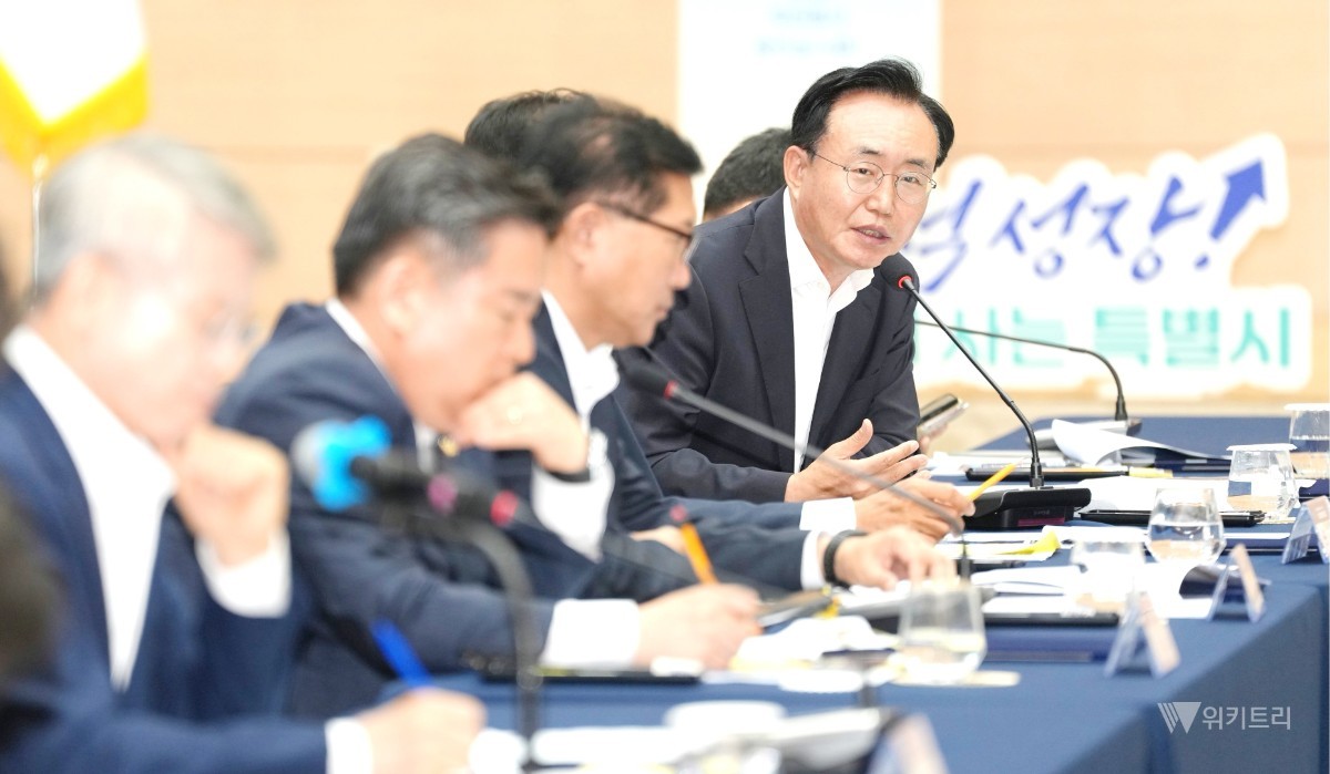 무안청사에서 지난 27일 열린 전남광주통합특별시 시구군 상생협력간담회에 참석한 윤병태 나주시장이 호남권 반도체 메기클러스터를 뒷받침할 산업 용지 확보를 위한 그린벨트 규제 해소 등을 건의했다.  / 나주시