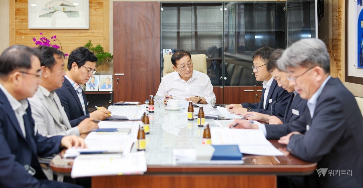 진도군은 민선 9기 출범 이후 처음으로 진행한 ‘부서별 주요업무 보고’를 마무리하며 본격적인 군정 운영에 나섰다. / 진도군