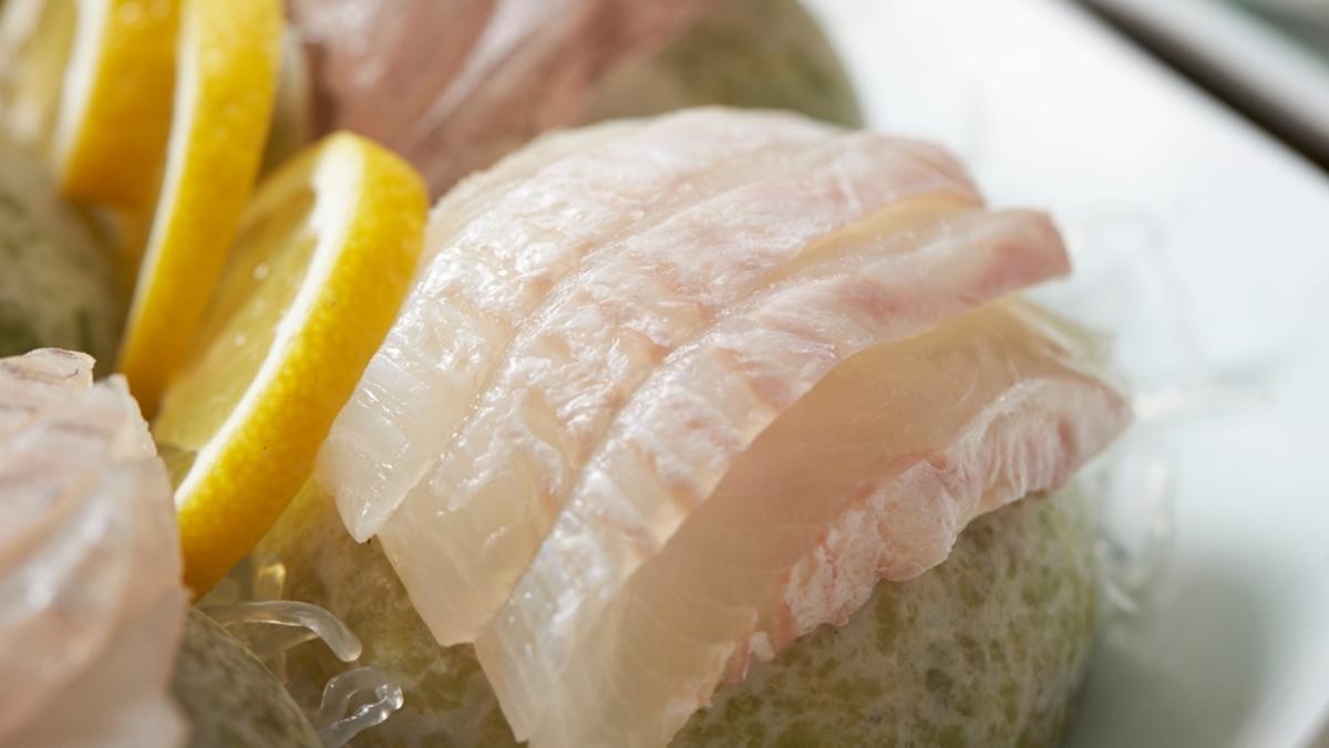 광어 회 자료사진. / mnimage-shutterstock.com