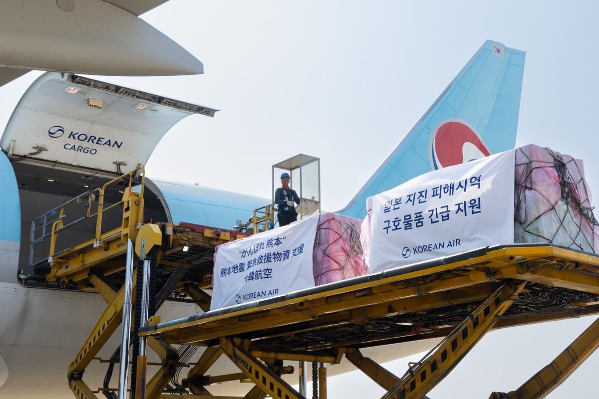 [대한항공] 일본 구마모토현 지진 피해 이재민에 생수 지원. / 대한항공