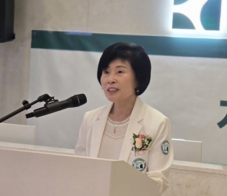 김연희 강동삼성재활의학과병원 대표원장이 개원식에서 인사말을 전하고 있다. / 강동삼성재활의학과병원 제공