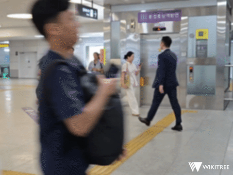 퇴근 시간대 GTX-A 대곡역에서 승객들이 엘리베이터를 타기 위해 서두르고 있다. / 위키트리