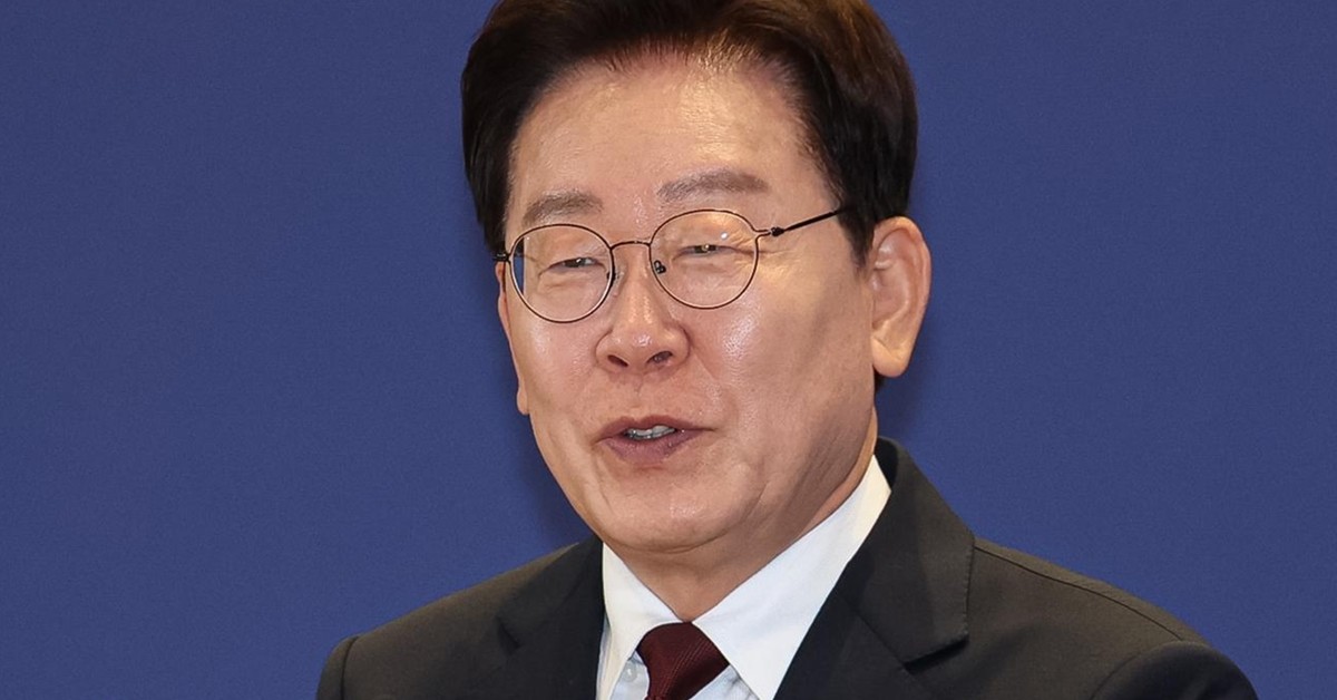이재명 대통령이 2일(현지 시각) 독일 프랑크푸르트 한 호텔에서 열린 동포 간담회에서 발언을 하고 있다. / 뉴스1