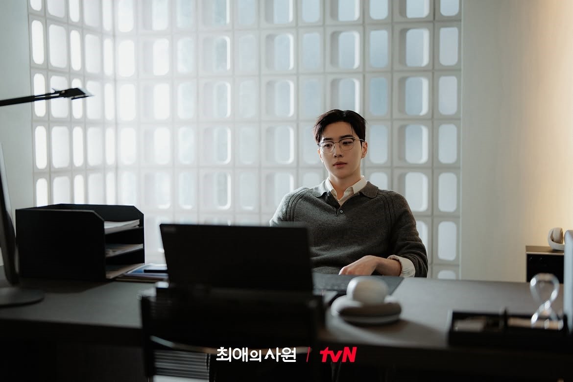 '최애의 사원' 스틸컷. / tvN