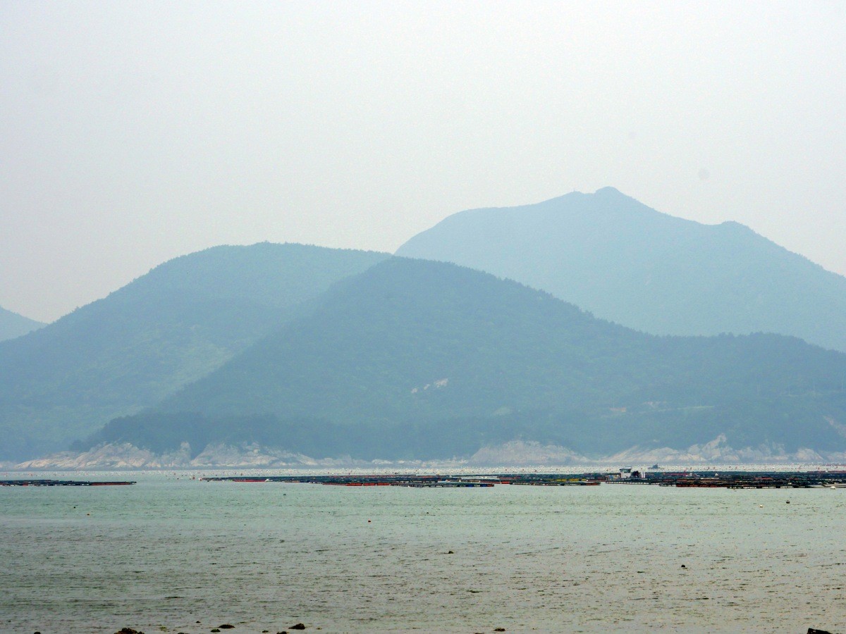 완도 금일 동백리에서 바라본 생일도 투명산. / 완도군 제공, 뉴스1