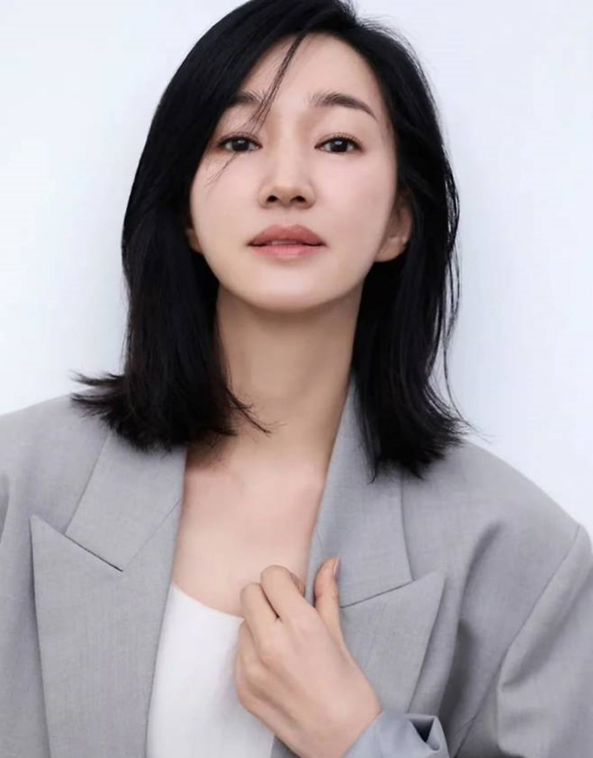 지난 3일 공개된 배우 수애 프로필 사진. / 수애 인스타그램