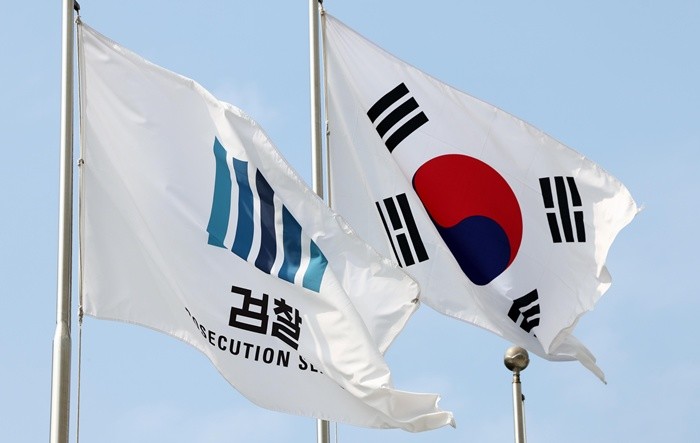 검사의 직접 수사 권한과 보완수사권을 전면 폐지하는 내용을 담은 형사소송법 개정안이 4일 이재명 대통령 주재로 열린 국무회의에서 심의, 의결됐다. 개정안은 검찰이 공소청으로 개편되는 오는 10월 2일부터 시행된다. 사진은 이날 서울 서초구 대검찰청의 모습. 2026.8.4/뉴스1