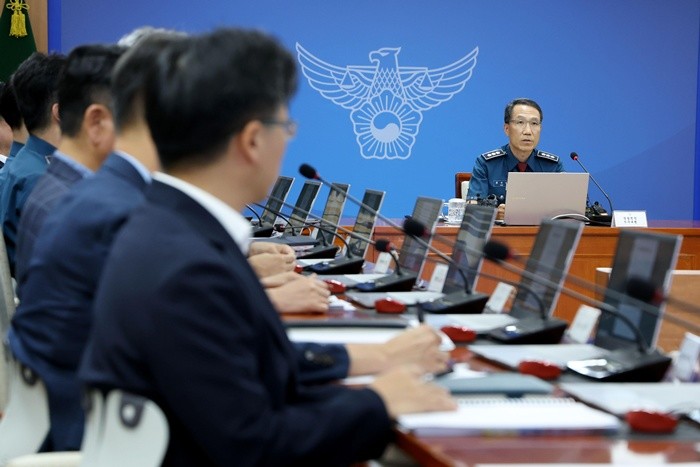 유재성 경찰청장 직무대행이 4일 오후 서울 서대문구 경찰청에서 열린 전국 경찰 지휘부 화상회의에서 발언하고 있다. 이번 회의는 지난달 31일 국회 본회의를 통과한 형사소송법 개정안과 관련해 국무회의 후 주요 개정 사항을 공유하기 위해 마련됐다. 2026.8.4/뉴스1