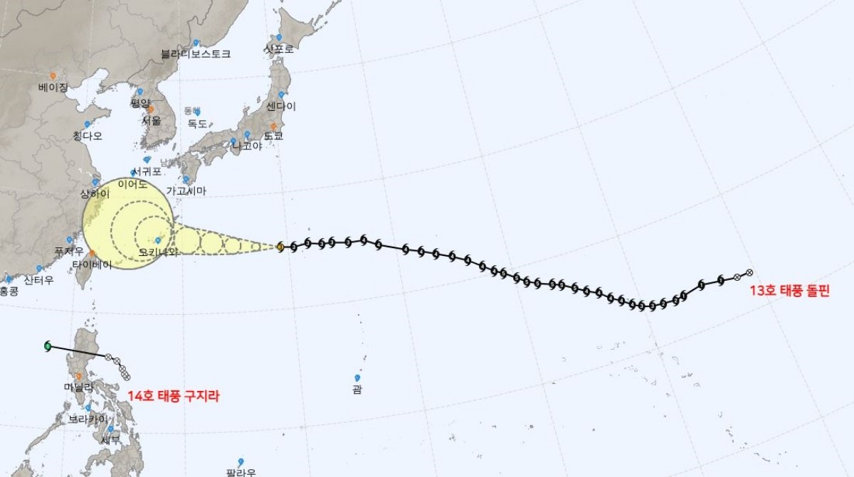 5일 오전 7시 기준 제13호 태풍 ‘돌핀’의 예상 이동 경로. 태풍은 일본 남쪽 해상에서 서쪽으로 이동 중이며 오는 8~10일 중국 동부 해상을 향할 것으로 전망된다.  / 기상청 캡처.