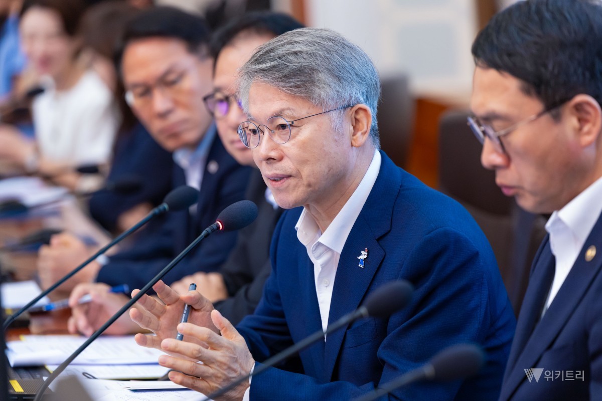 민형배 전남광주통합특별시장이 4일 오전 서울 청와대에서 열린 제34회 국무회의에 참석해 지역현안을 건의했다. /청와대 제공