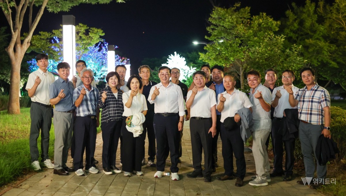 이재각 진도군수는 ‘남도달밤 예술여행지 조성사업’ 현장을 직접 찾아 운영 실태를 살피고, 야간경관과 문화예술을 접목한 특화 콘텐츠 개발과 관광객 편의시설 확충 방안을 주문했다. / 진도군