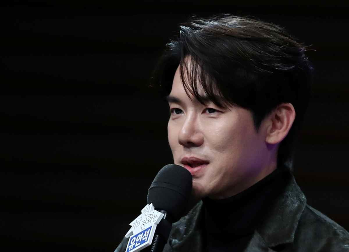 배우 유연석이 지난해 서울 마포구 상암 MBC에서 열린 MBC 새 금토드라마 '지금 거신 전화는' 제작발표회에서 인사말을 하고 있다. / 뉴스1