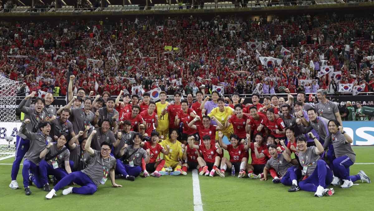 2026 북중미 월드컵에 체코전에서 승리한 한국 축구 대표팀이 경기 종료 후 기념사진을 촬영하고 있다. / KFA 인스타그램