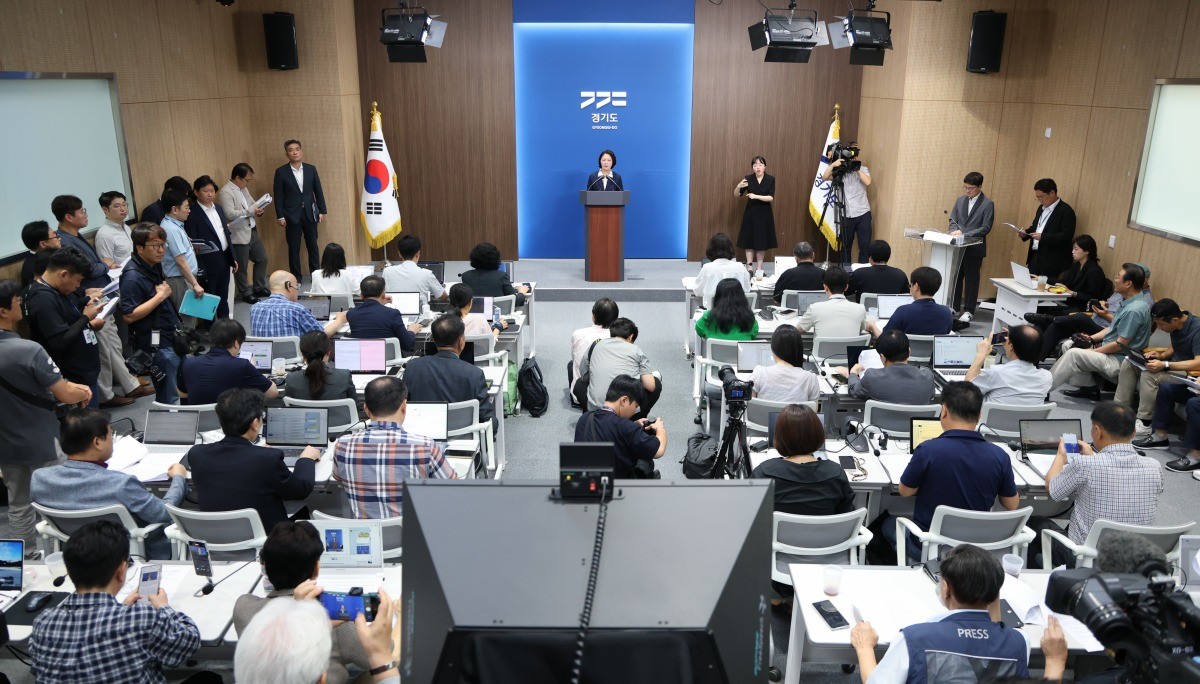 추미애 경기도지사가 5일 경기 수원시 영통구 경기도청 브리핑룸에서 열린 '경기도 재정상황 관련 기자회견'에서 재정 비상 선언을 하고 있다. / 뉴스1