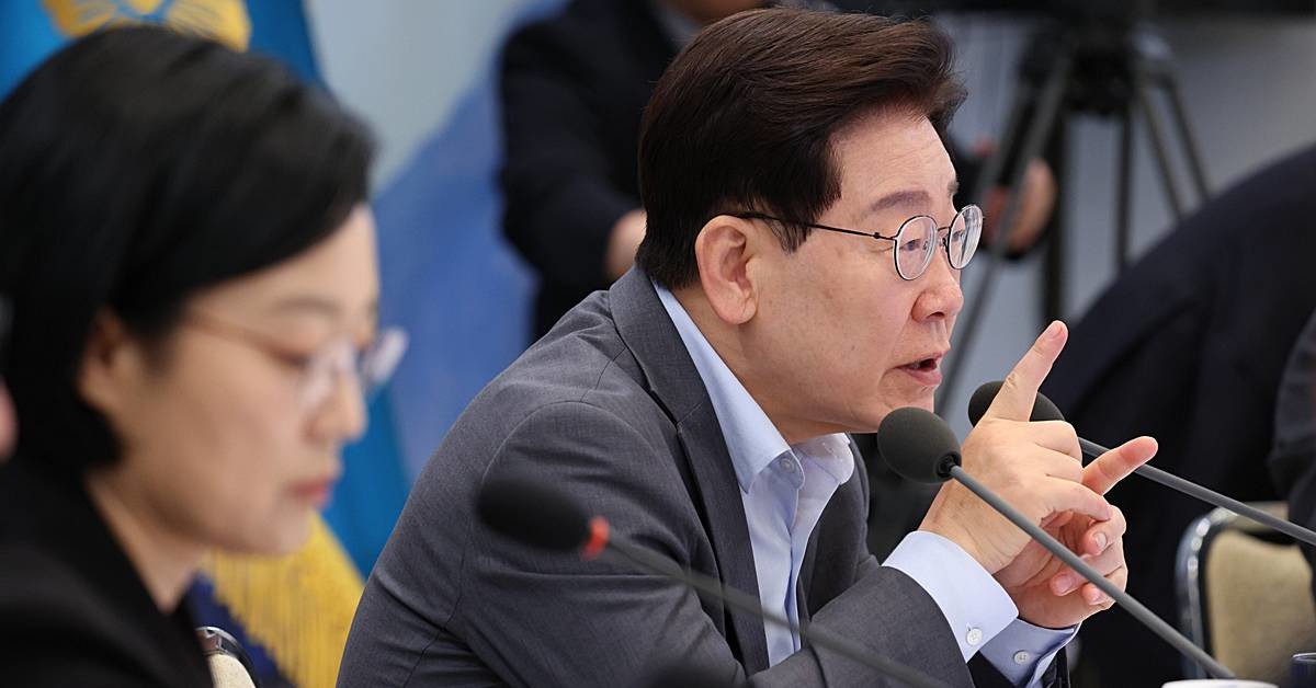 이재명 대통령이 5일 청와대 영빈관에서 열린 외교부, 통일부, 국방부, 국가보훈부 2차 업무보고에서 발언을 하고 있다 / 청와대통신사진기자단, 뉴스1