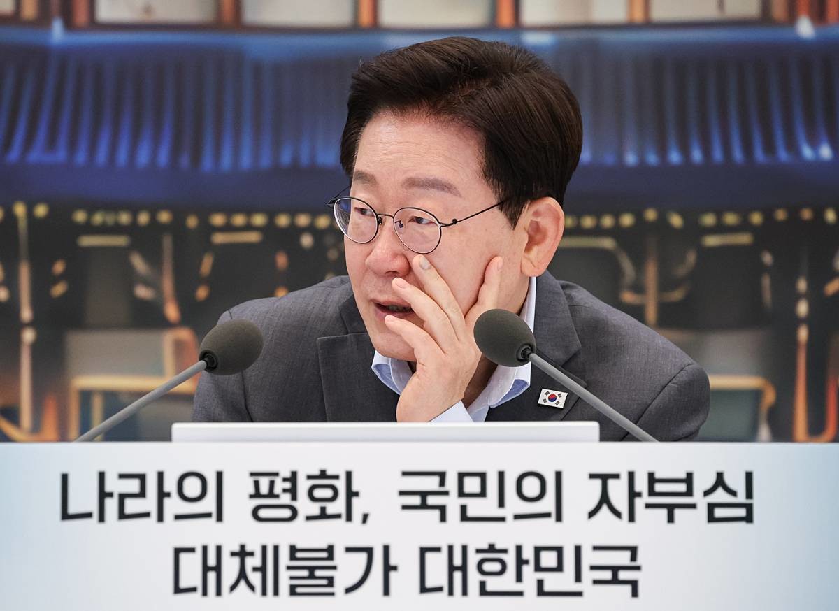 이재명 대통령이 5일 청와대 영빈관에서 열린 외교부, 통일부, 국방부, 국가보훈부 2차 업무보고에서 발언을 하고 있다 / 청와대통신사진기자단, 뉴스1