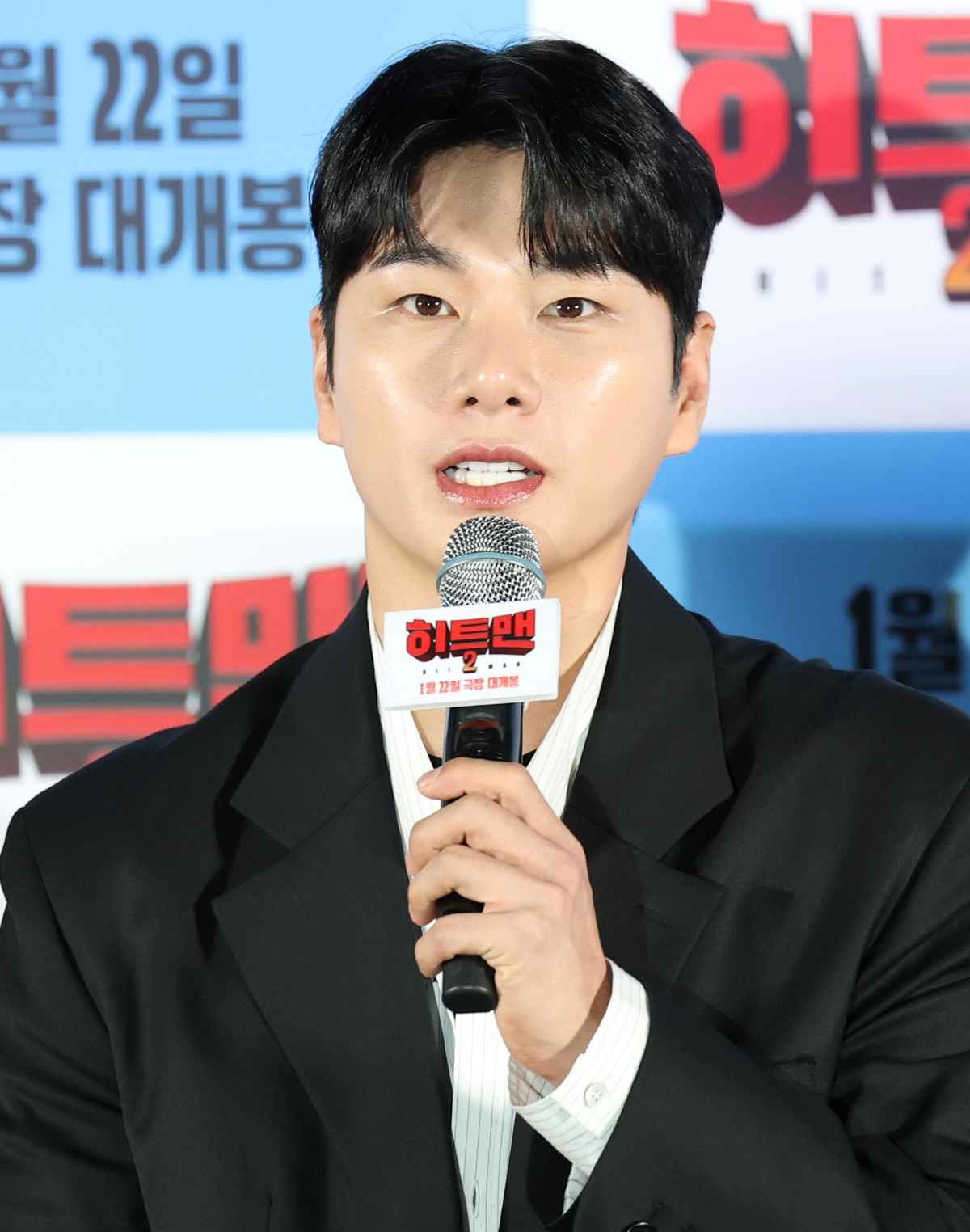 배우 이이경이 지난해 서울 용산구 CGV 용산점에서 열린 영화 '히트맨2' 언론시사회에 참석해 인사말을 하고 있다.  / 뉴스1