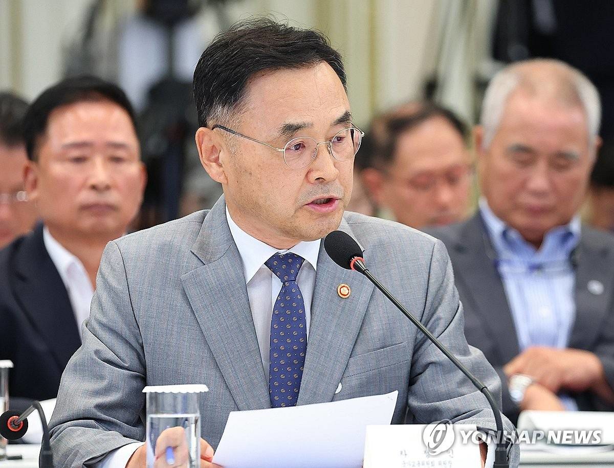 차정인 국가교육위원장이 5일 청와대 영빈관에서 열린 이재명 대통령 주재 부처 업무보고에서 보고하고 있다 / 연합뉴스