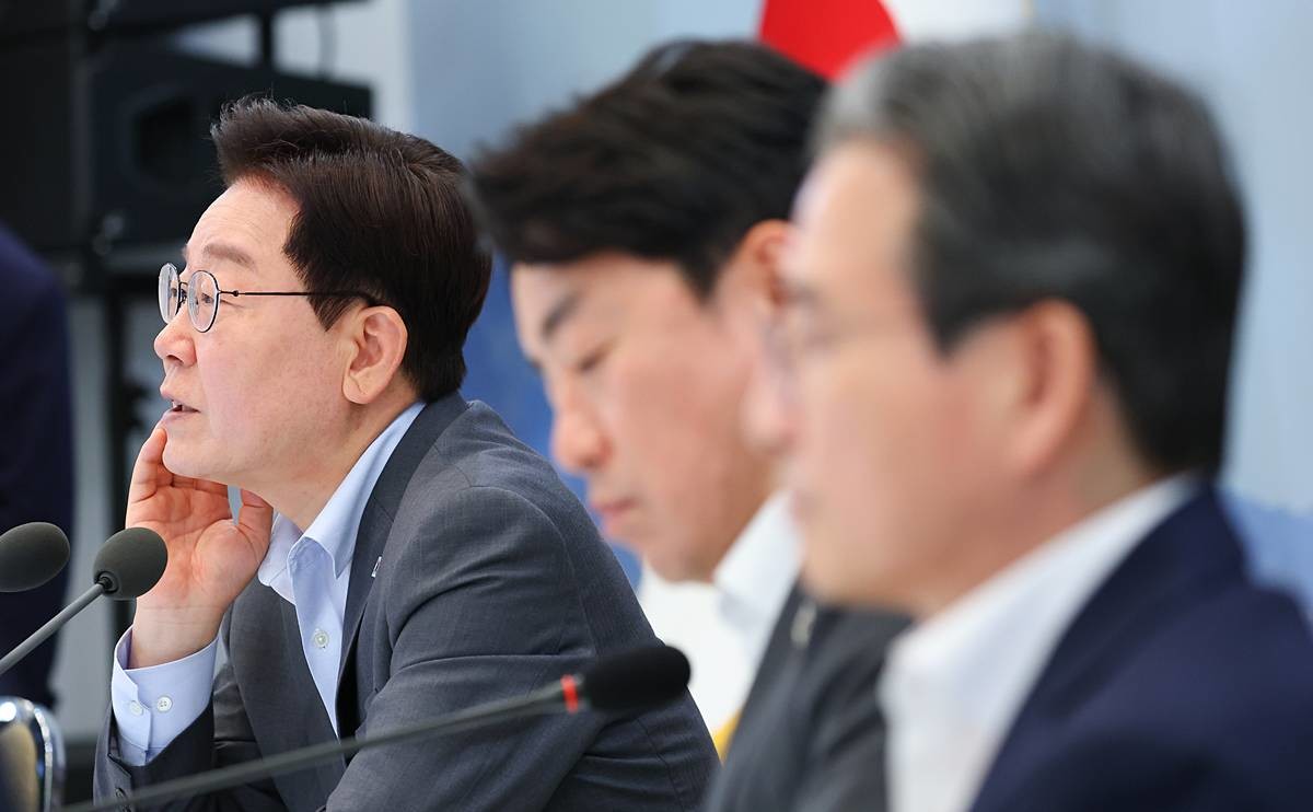 이재명 대통령이 5일 청와대 영빈관에서 열린 교육부, 국가교육위원회, 문화체육관광부, 국가유산청 2차 업무보고에 참석하고 있다 / 청와대통신사진기자단, 뉴스1