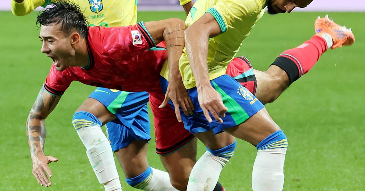 한국 축구 악재…10분 응급처치에도 들것 실려 이송된 '한국 국가대표'