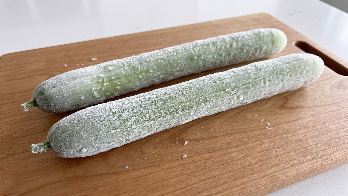 여름철 오이는 냉동실에 넣어보세요…반찬 걱정 싹 사라집니다