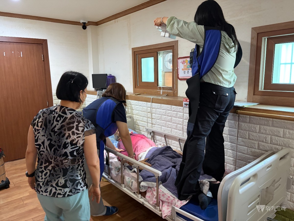 함평군은 6일 대한결핵협회와 협력해 관내 노인복지시설 이용 어르신들을 대상으로 '찾아가는 결핵 검진'을 진행했다. / 함평군