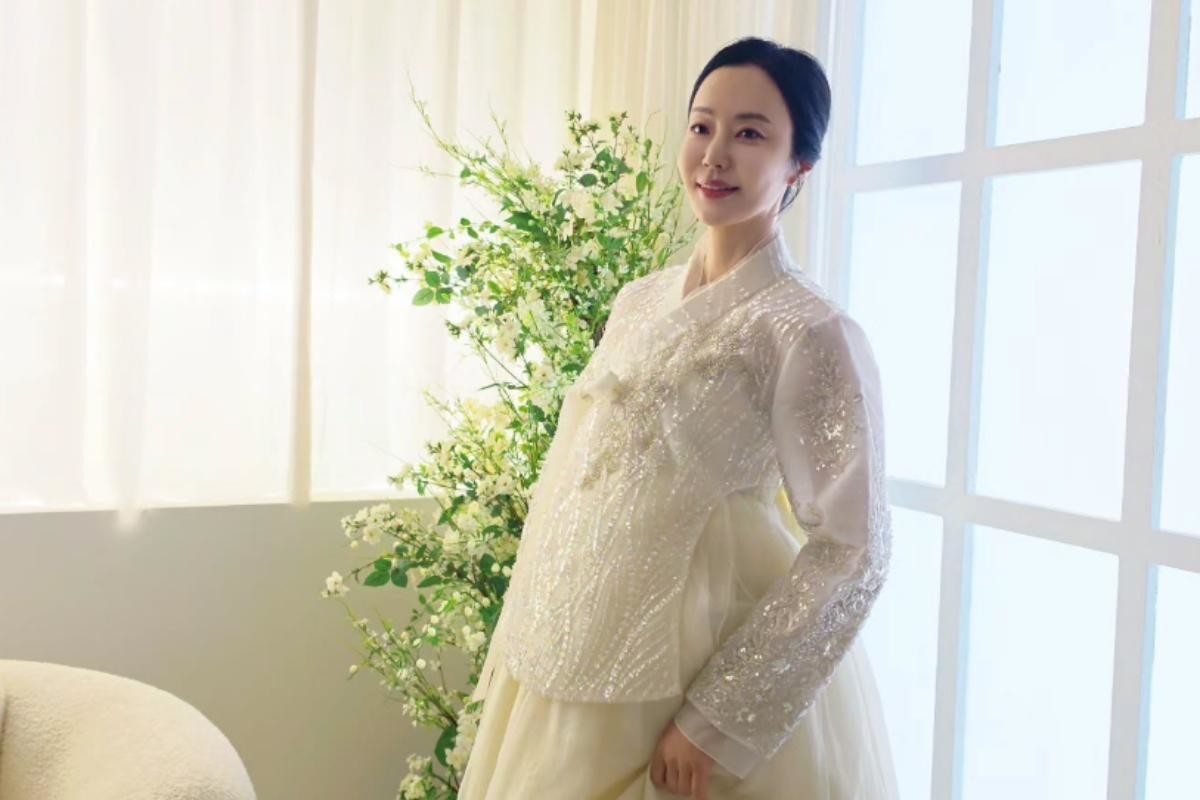 한복 드레스를 입은 반민정 / 반민정 인스타그램