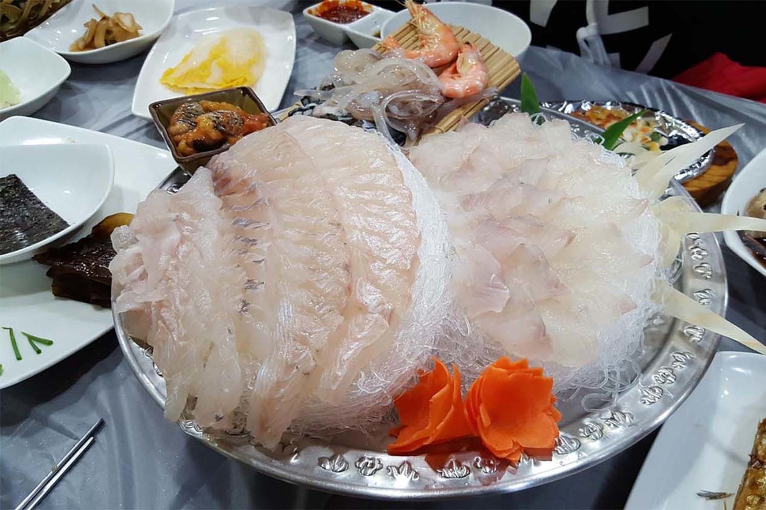한국인들이 흔히 하는 오해... 여름에 먹는 생선회가 위험한 '진짜 이유'