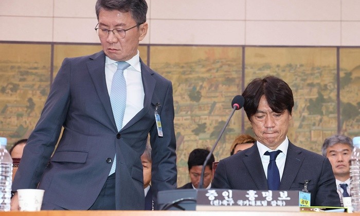 홍명보 전 축구 국가대표팀 감독이 30일 서울 여의도 국회에서 열린 문화체육관광위원회의 대한축구협회 현안 관련 청문회에 출석해 질의에 답하고 있다. 2026.7.30/뉴스1