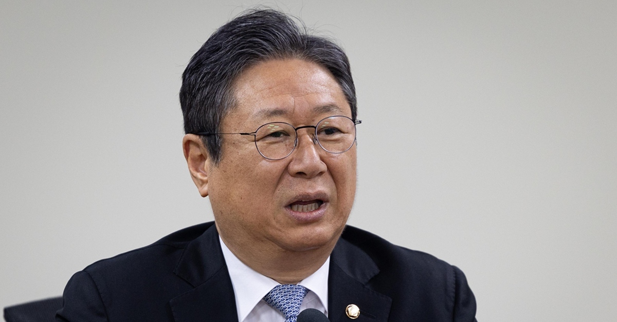 황희 의원 '폐버스 주거시설' 제안 논란... 자녀 학비 4200만원 논쟁으로 확산