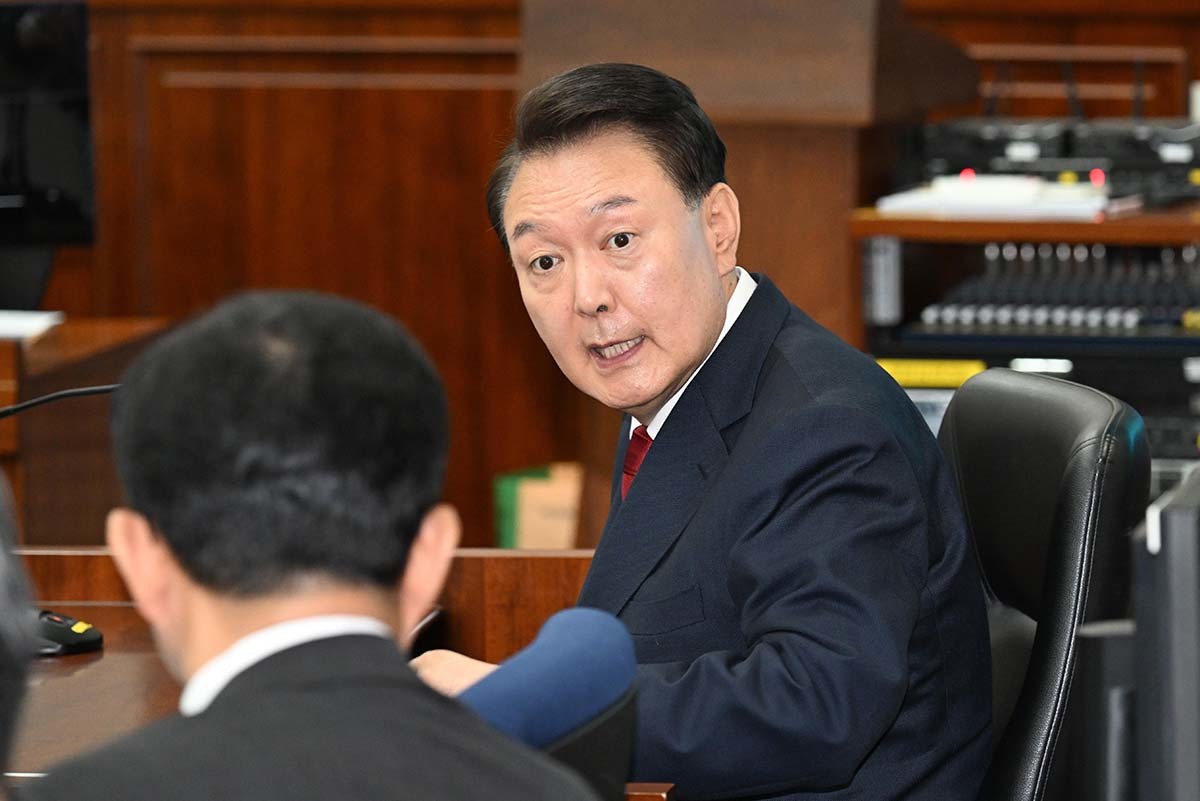 구치소에 있는 윤석열이 자신을 만나러 온 보수 유튜버에게 내놓은 '민감 발언' 