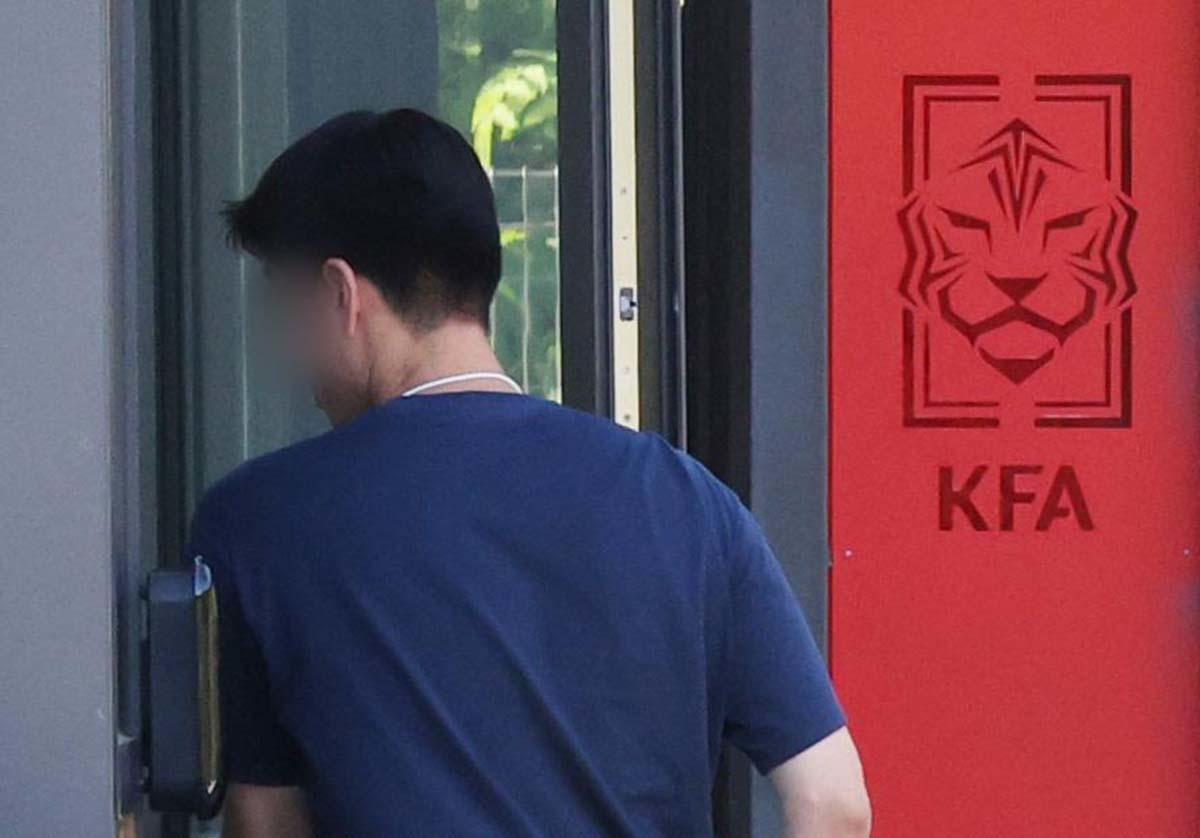 "경기가 당장 다음 달인데 대표팀 감독도 없다"... 축구협회 현재 상황