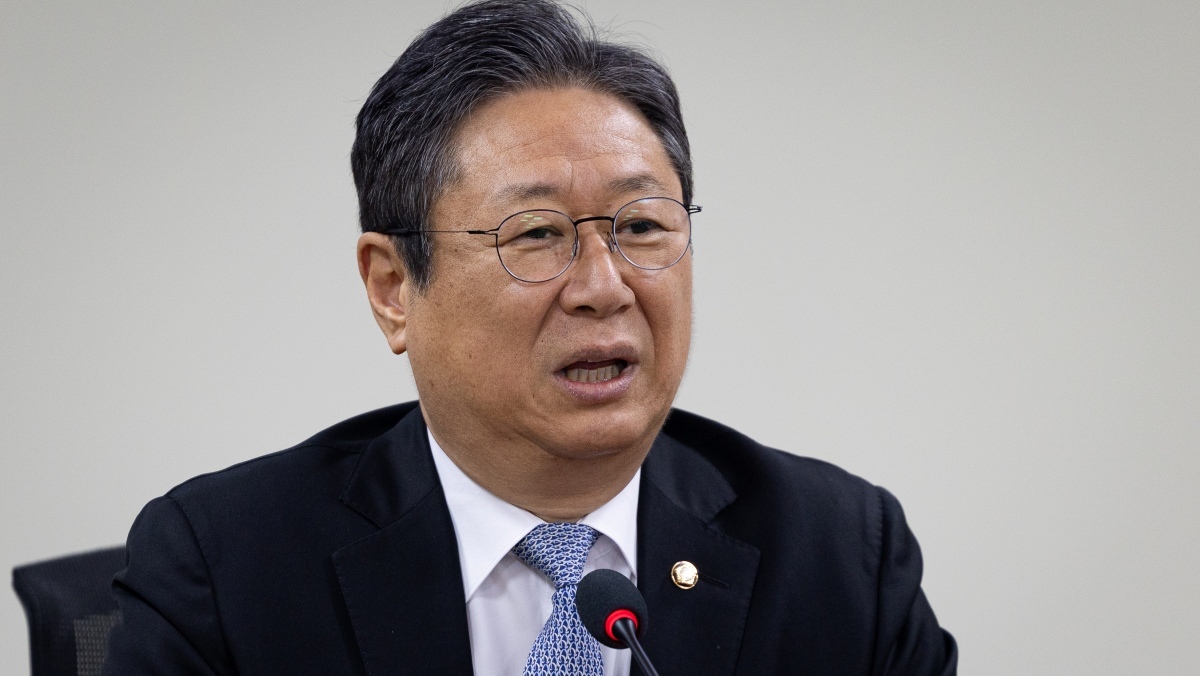 “당신들 자녀부터 버스에서 살게 하라”…황희 '버스 하우스'에 직격탄