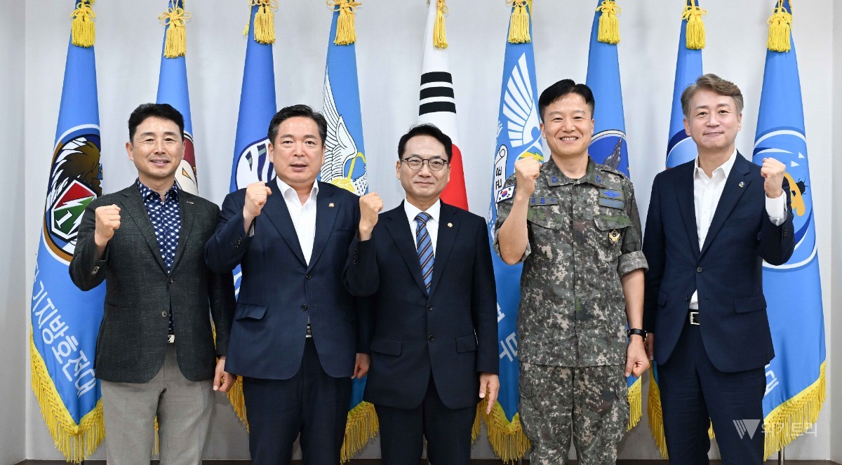 이남오 군수가 지난 5일 전주에서 김윤덕 국토교통부 장관을 만난 데 이어 7일에는 박선원 국회의원과 현장 간담회를 갖고 함평지역 주요 현안에 대한 정부 차원의 관심과 지원을 요청했다 / 함평군