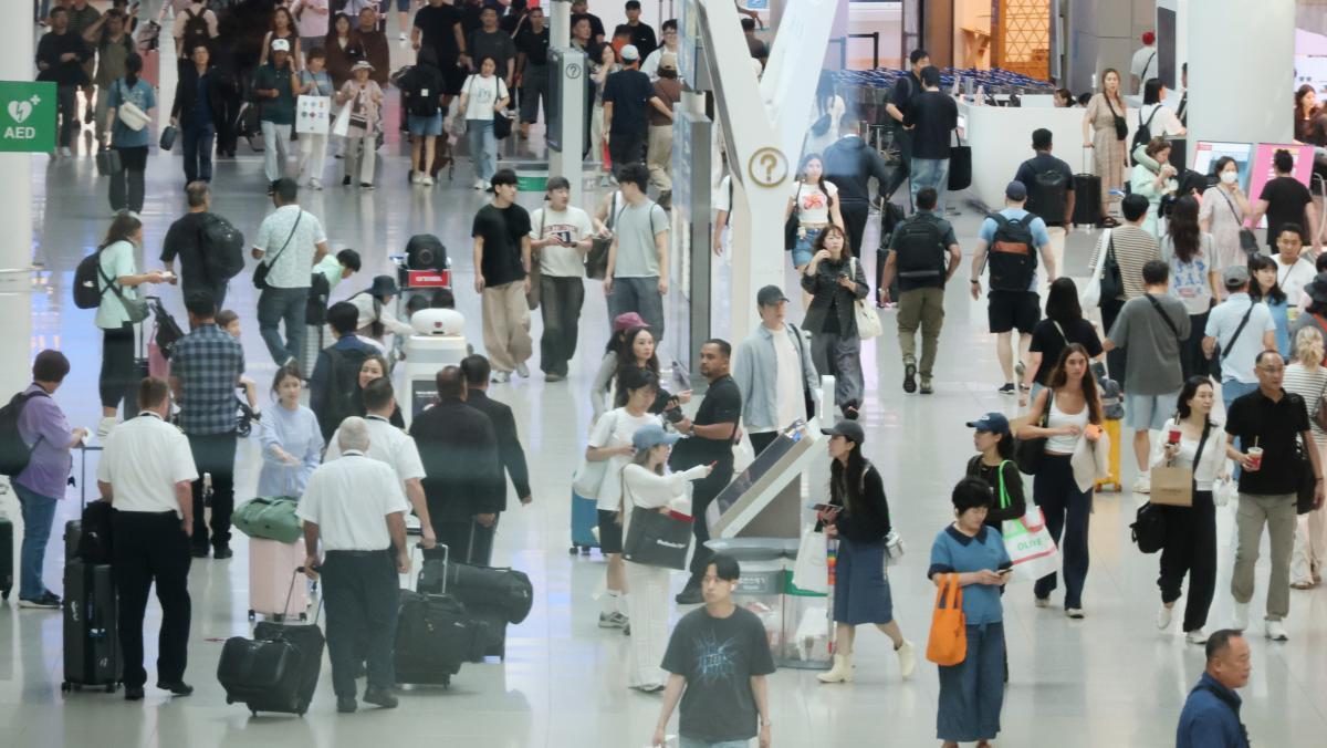 다음 달 유류할증료 22단계 예고… “여름휴가는 이달 안에 끊어야”