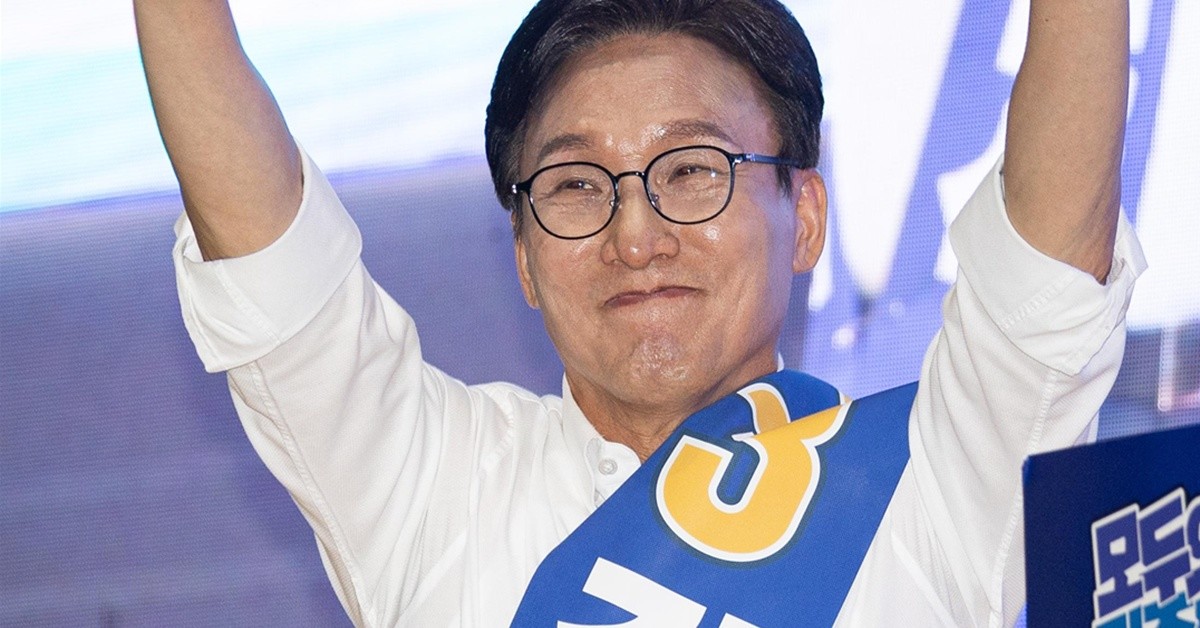 김민석 더불어민주당 당대표 후보가 9일 강원 횡성군 횡성국민체육센터에서 열린 더불어민주당 당대표 및 최고위원 선출을 위한 강원 순회경선 합동연설회에서 지지를 호소하고 있다. / 뉴스1