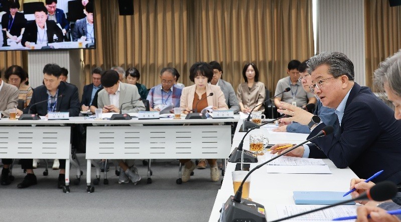 정용래 "대전시 정책변화 선재 대응"...지역화폐·SOC 영향 점검 주문