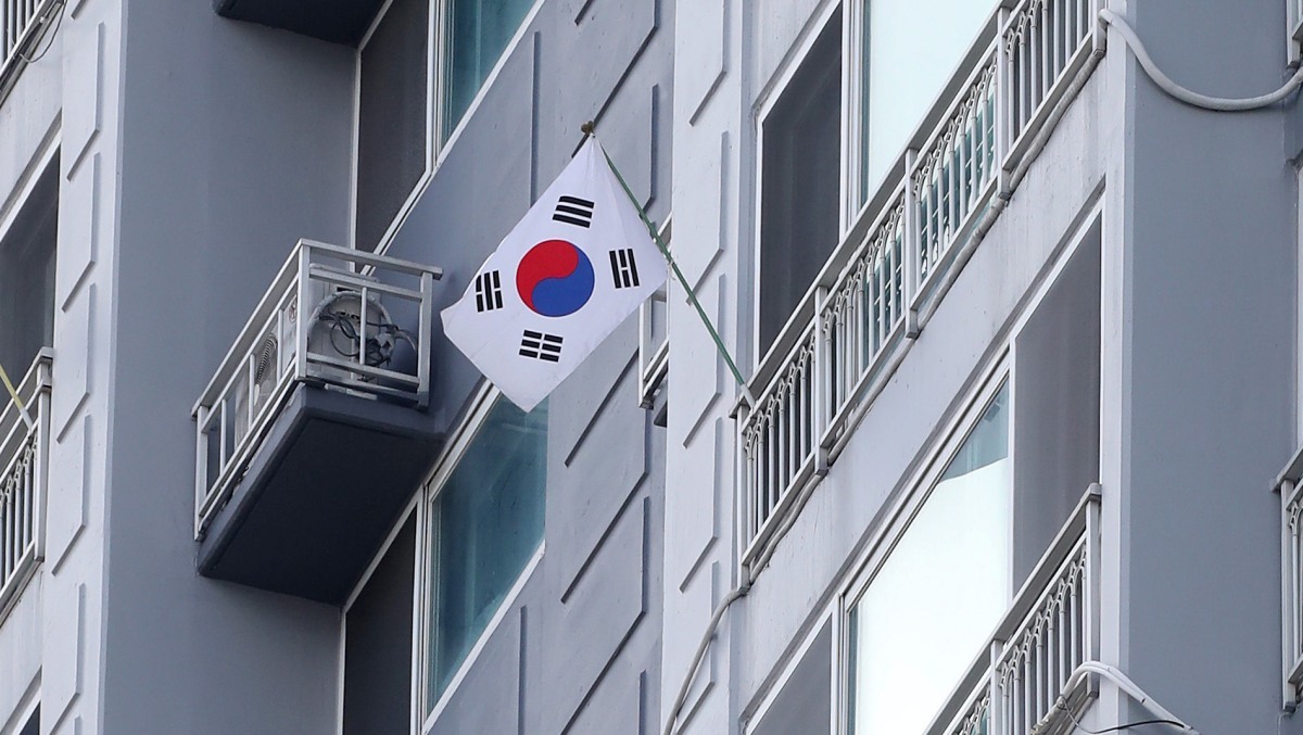 광복절 태극기 이렇게 달아야 합니다…잘못 달기 쉬운 위치는