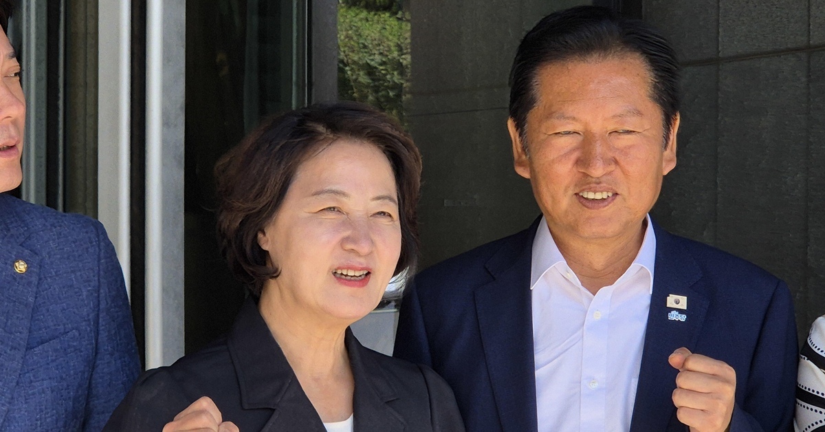 추미애, 정청래 손 들었다…김민석 겨냥해 “개혁 좌고우면”