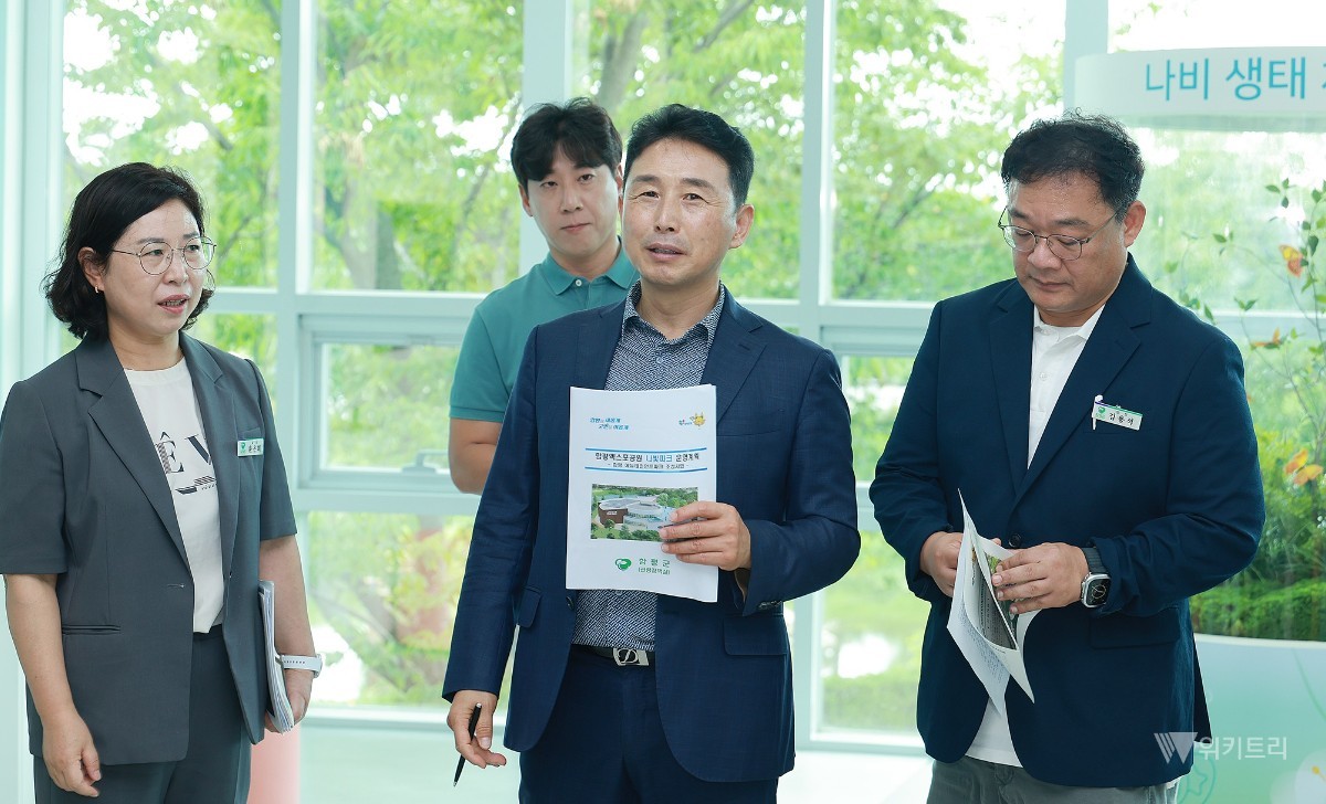 함평군은 오는 15일 나빛파크 개장을 앞두고 이남오 군수와 관계 공무원 등이 현장을 찾아 주요 시설과 안전관리 체계를 직접 살폈다. / 함평군