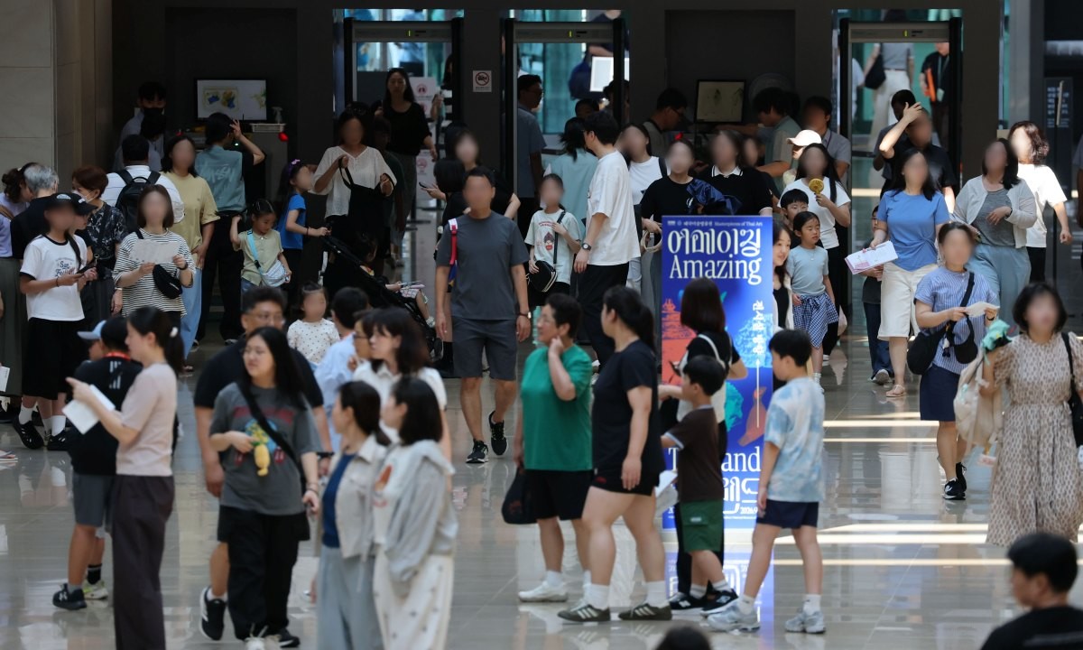 서울 용산구 국립중앙박물관에서 시민들이 입장하고 있다. / 연합뉴스