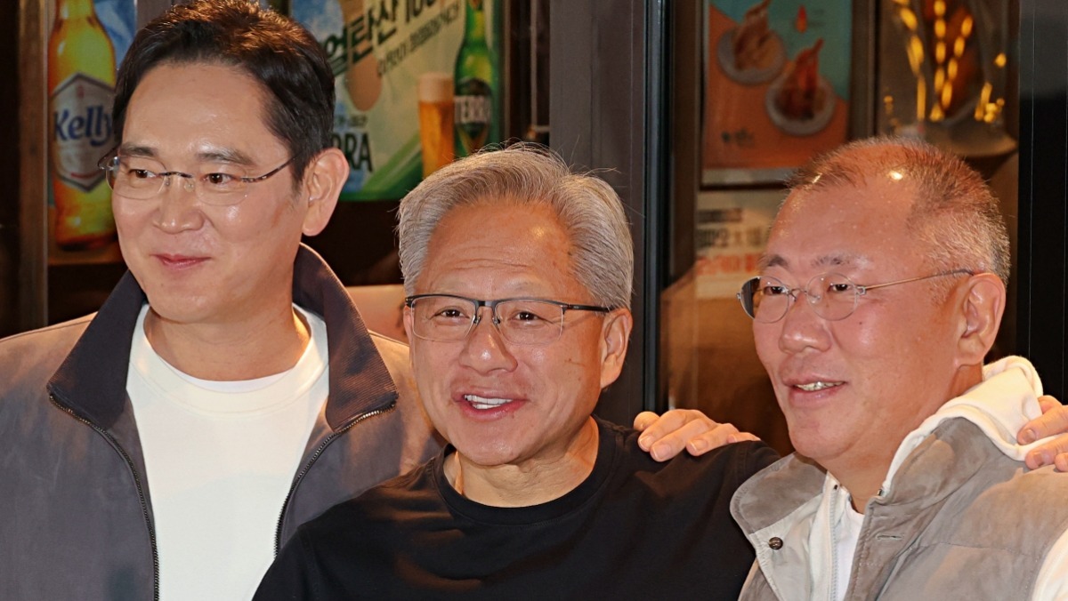 “진짜 다 안경 쓰고 있네”…재벌들이 수술 안 하고 굳이 ‘안경’ 쓰는 이유